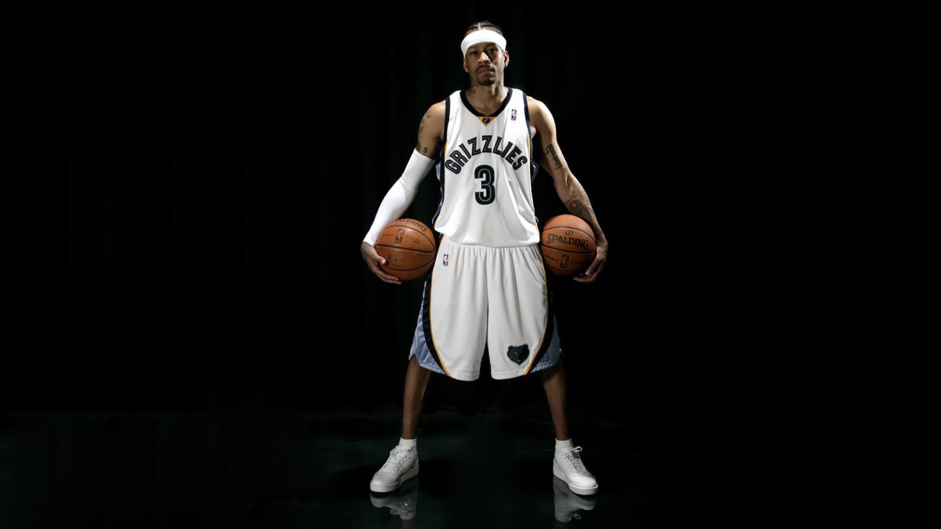 伦纳德：比赛末一次防守扭伤了脚踝，明天早上看看感觉如何，伦纳德脚踝受了什么伤